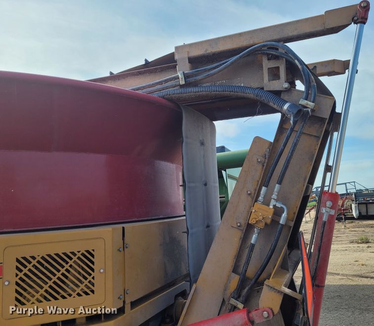 image for item DG3533 HayBuster Big Bite H1130  tub grinder