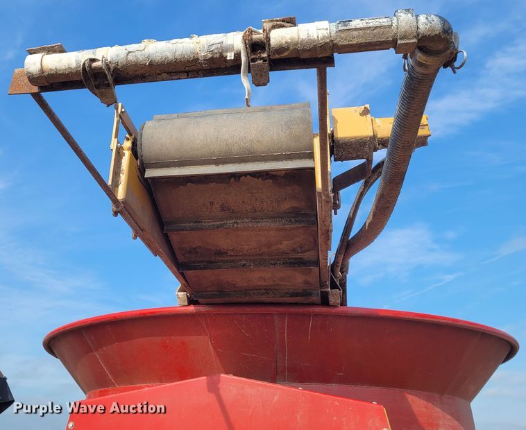 image for item DG3533 HayBuster Big Bite H1130  tub grinder