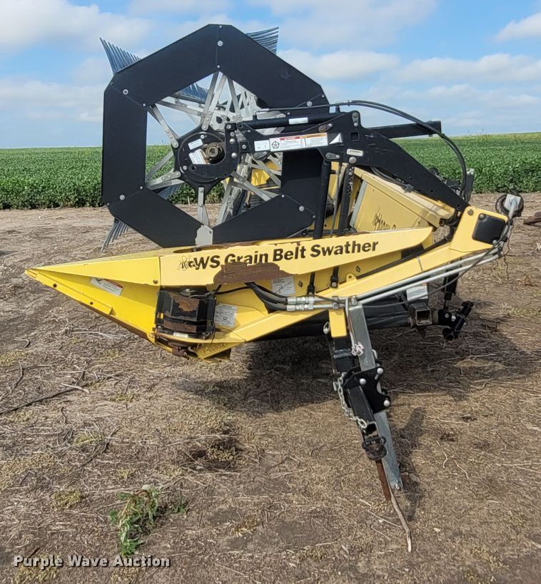 image for item DG3541 Honey Bee WS25  windrower draper head