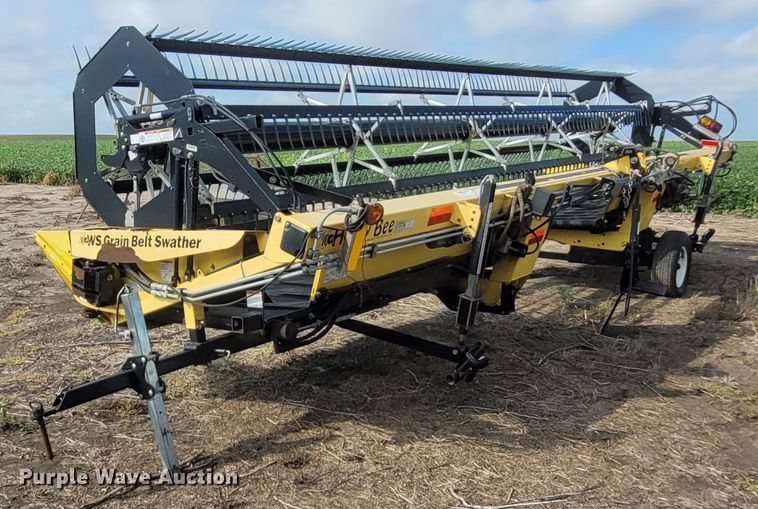 image for item DG3541 Honey Bee WS25  windrower draper head