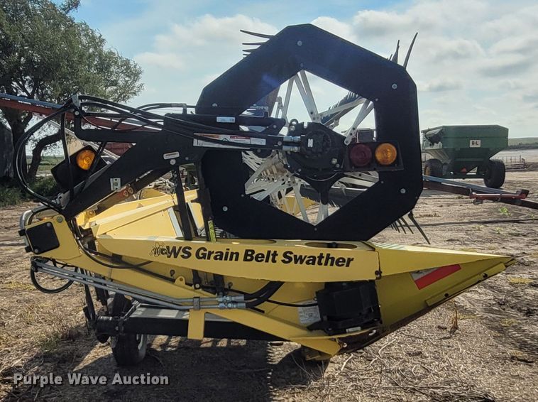 image for item DG3541 Honey Bee WS25  windrower draper head