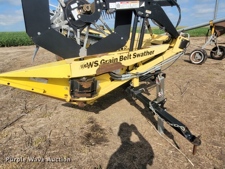 image for item DG3541 Honey Bee WS25  windrower draper head