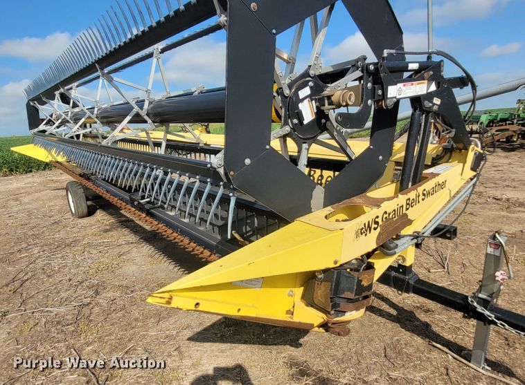 image for item DG3541 Honey Bee WS25  windrower draper head