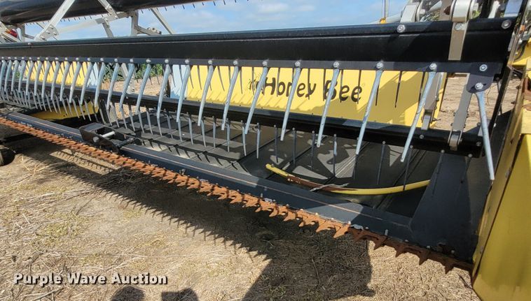 image for item DG3541 Honey Bee WS25  windrower draper head