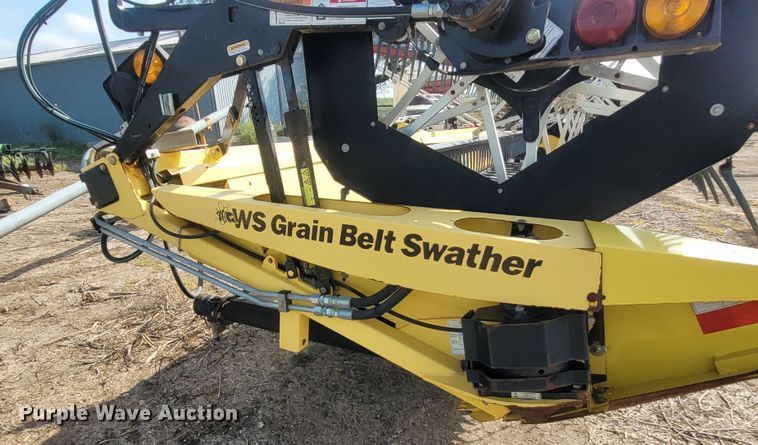 image for item DG3541 Honey Bee WS25  windrower draper head