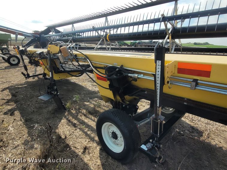 image for item DG3541 Honey Bee WS25  windrower draper head