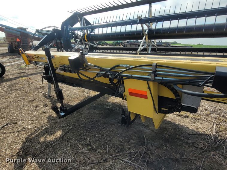 image for item DG3541 Honey Bee WS25  windrower draper head
