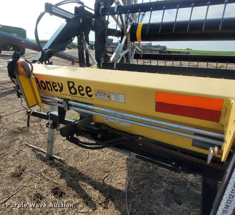 image for item DG3541 Honey Bee WS25  windrower draper head