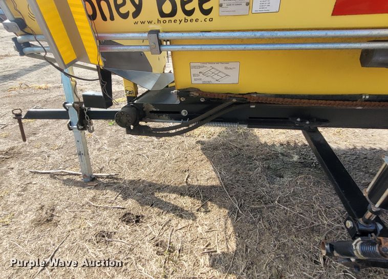 image for item DG3541 Honey Bee WS25  windrower draper head