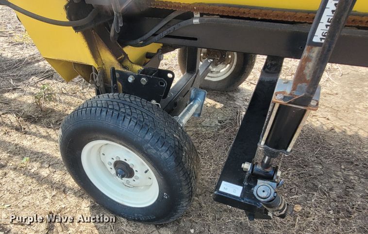 image for item DG3541 Honey Bee WS25  windrower draper head