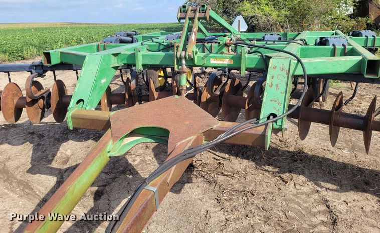 image for item DG3542 John Deere 510  disk ripper