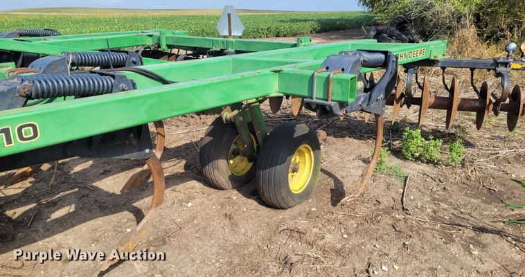 image for item DG3542 John Deere 510  disk ripper