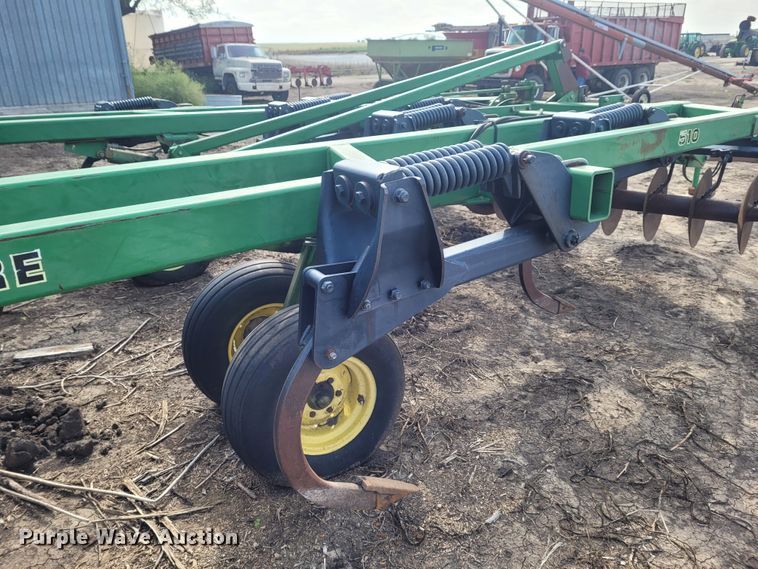 image for item DG3542 John Deere 510  disk ripper