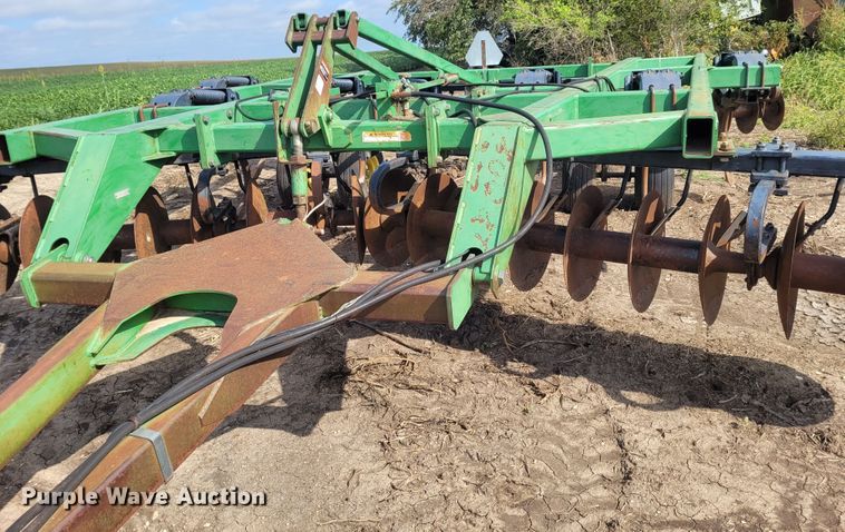 image for item DG3542 John Deere 510  disk ripper