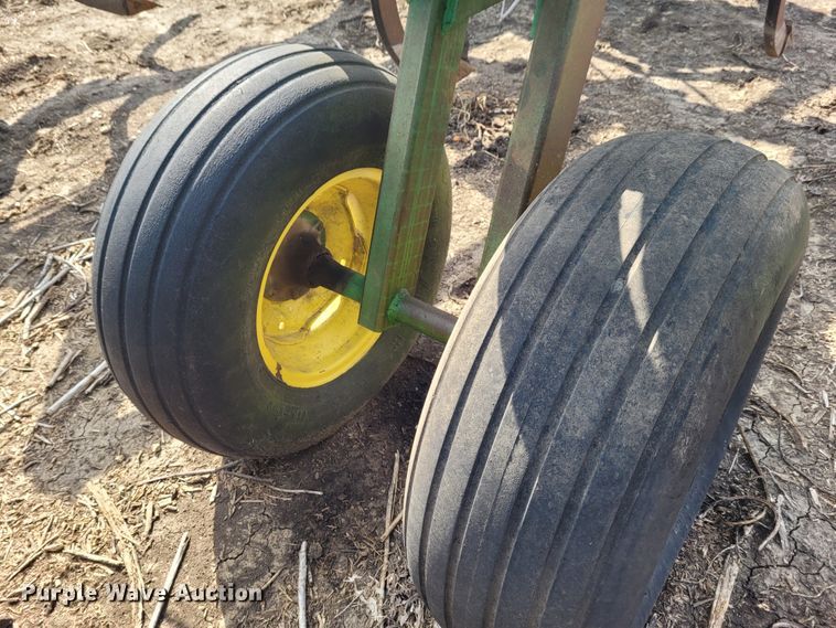 image for item DG3542 John Deere 510  disk ripper