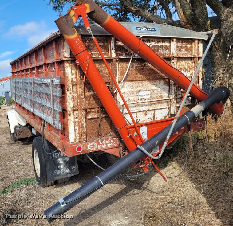 image for item DG3545 1980 Ford  grain truck