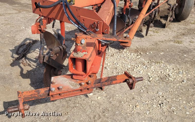 image for item DG3546 International 720  five bottom plow