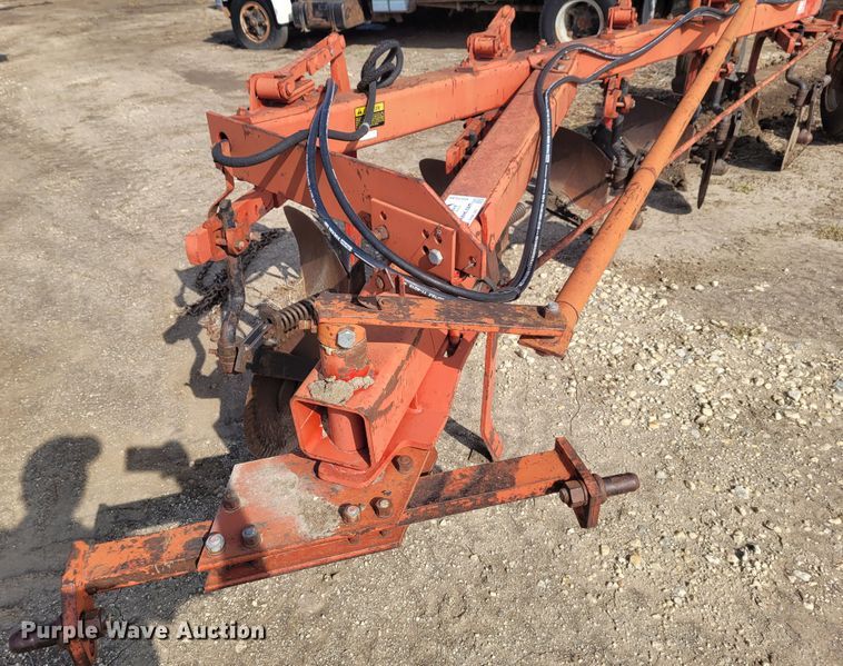 image for item DG3546 International 720  five bottom plow