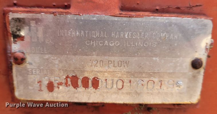image for item DG3546 International 720  five bottom plow