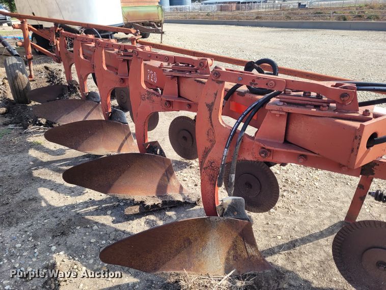 image for item DG3546 International 720  five bottom plow