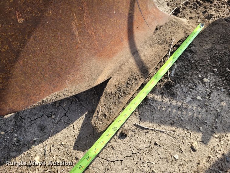 image for item DG3546 International 720  five bottom plow