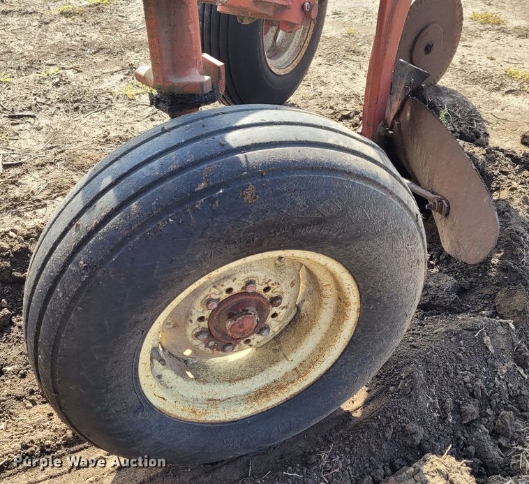 image for item DG3546 International 720  five bottom plow