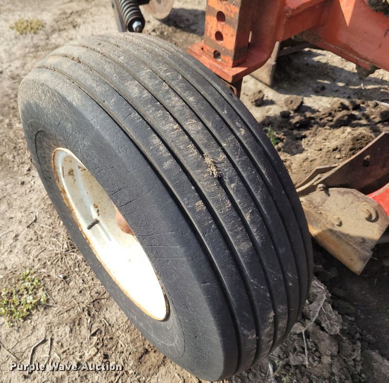 image for item DG3546 International 720  five bottom plow