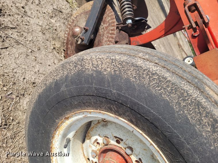 image for item DG3546 International 720  five bottom plow