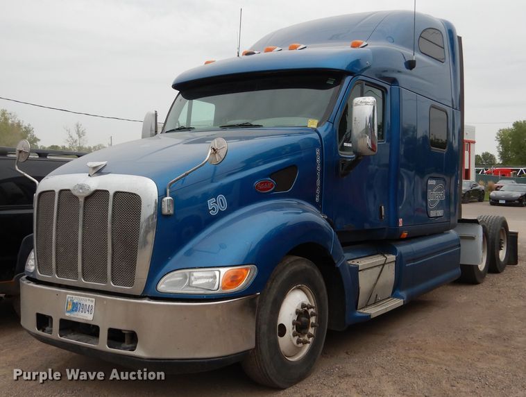 image for item AF9871 2010 Peterbilt 387  semi truck