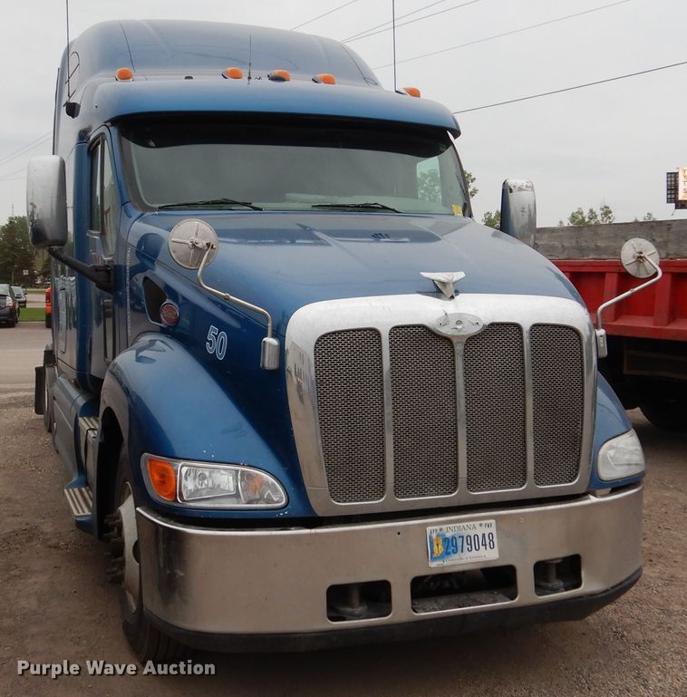 image for item AF9871 2010 Peterbilt 387  semi truck