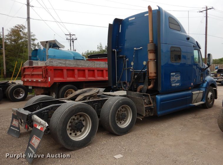 image for item AF9871 2010 Peterbilt 387  semi truck