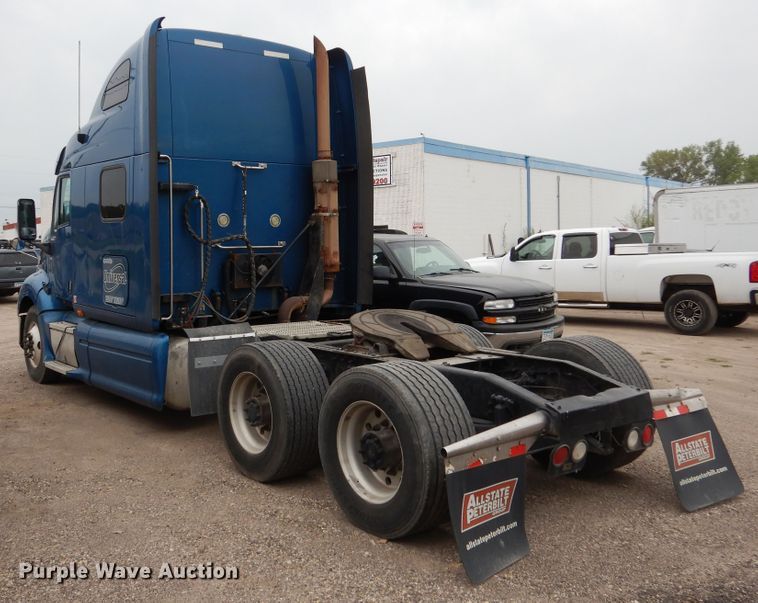 image for item AF9871 2010 Peterbilt 387  semi truck