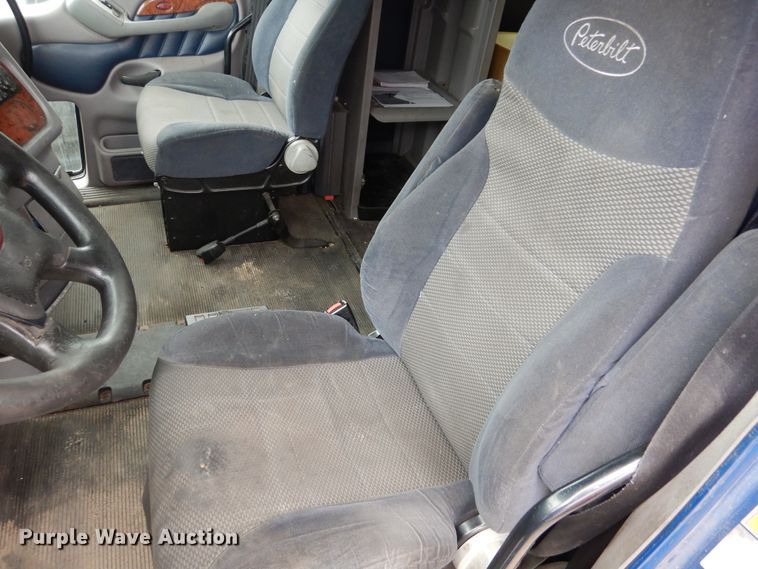 image for item AF9871 2010 Peterbilt 387  semi truck