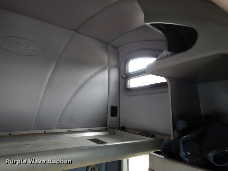 image for item AF9871 2010 Peterbilt 387  semi truck