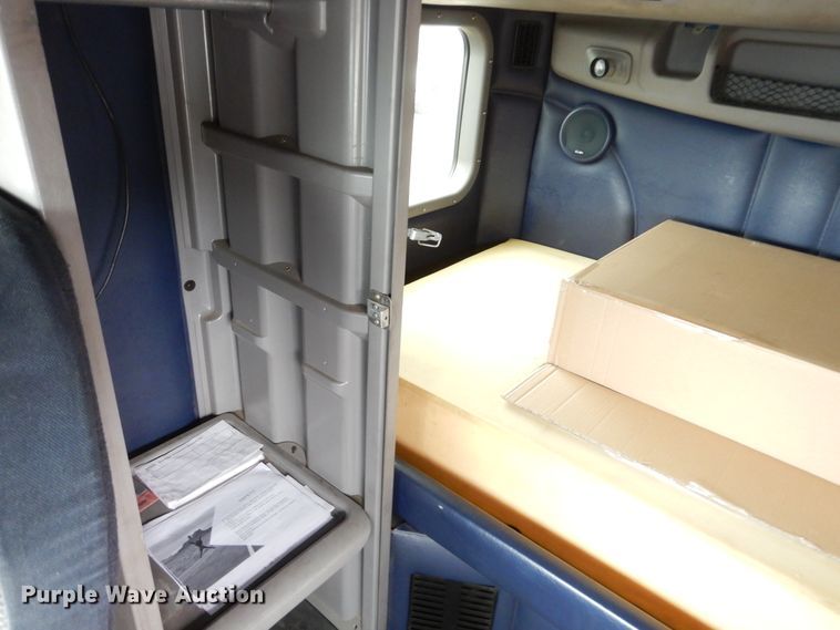 image for item AF9871 2010 Peterbilt 387  semi truck