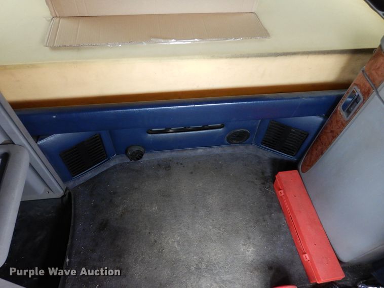 image for item AF9871 2010 Peterbilt 387  semi truck