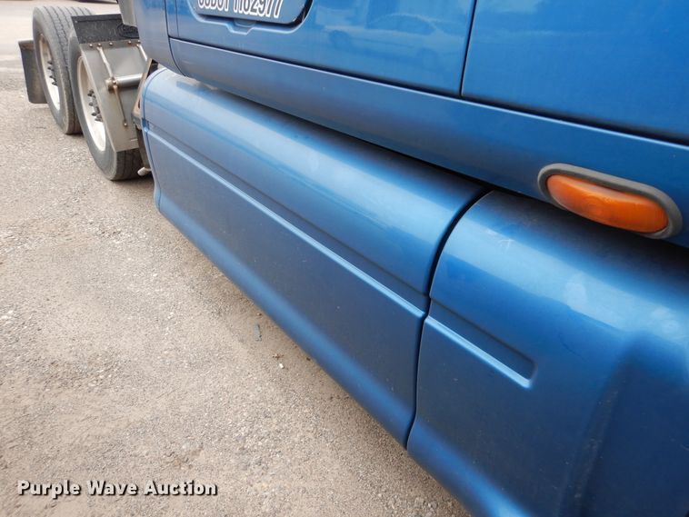 image for item AF9871 2010 Peterbilt 387  semi truck