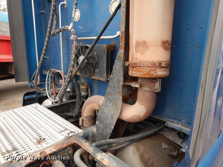 image for item AF9871 2010 Peterbilt 387  semi truck