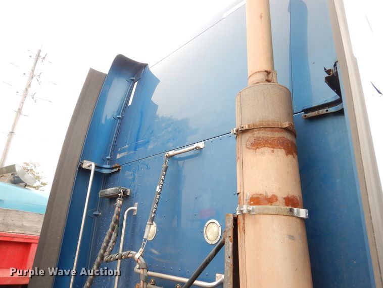 image for item AF9871 2010 Peterbilt 387  semi truck