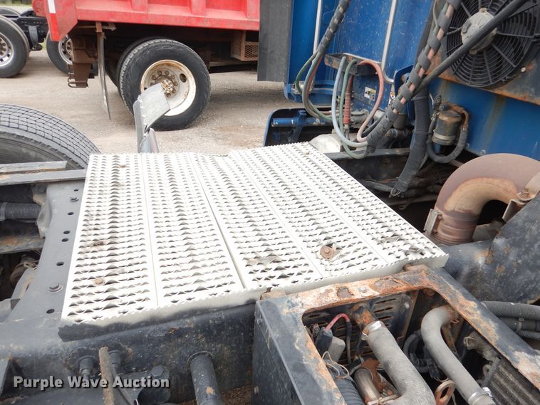 image for item AF9871 2010 Peterbilt 387  semi truck