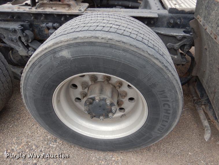 image for item AF9871 2010 Peterbilt 387  semi truck