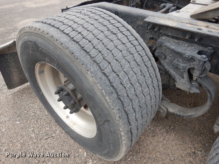 image for item AF9871 2010 Peterbilt 387  semi truck