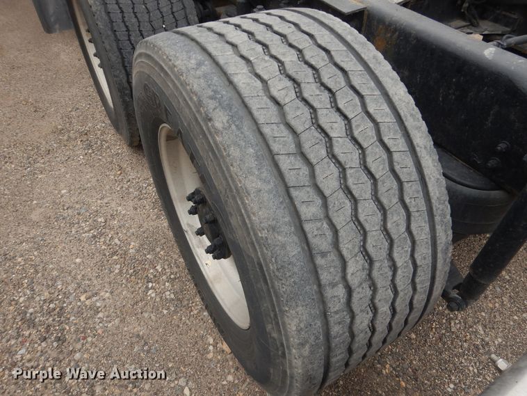 image for item AF9871 2010 Peterbilt 387  semi truck