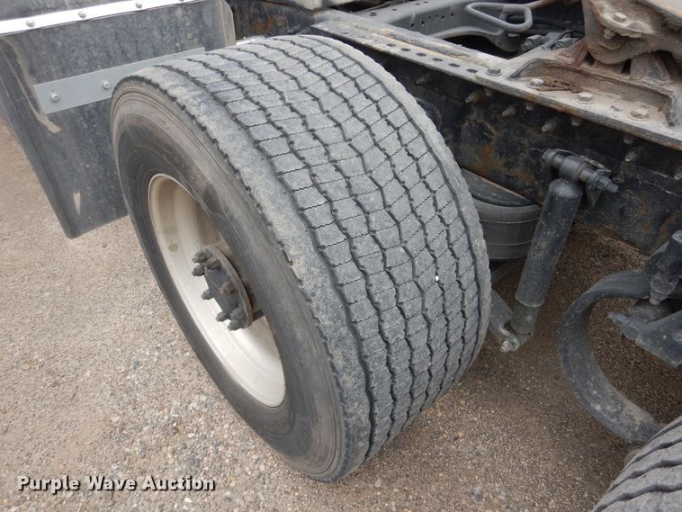 image for item AF9871 2010 Peterbilt 387  semi truck