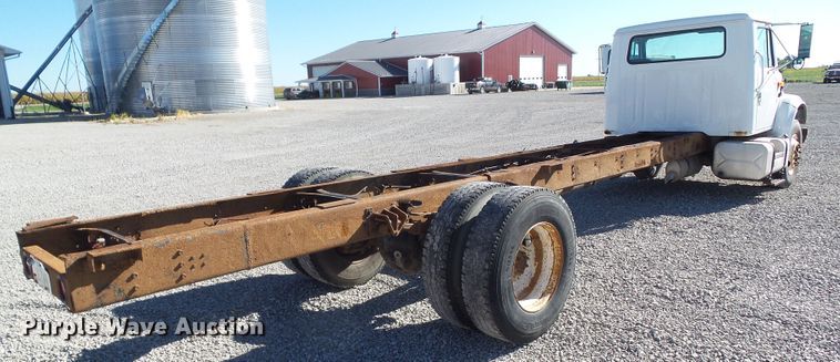 image for item DA7162 2001 International 4700  truck cab and chassis