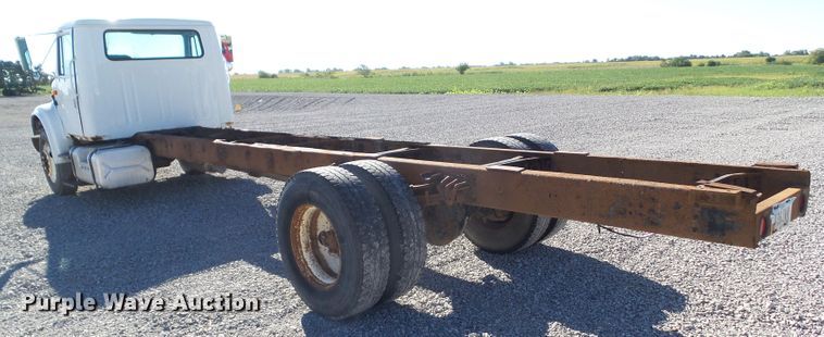 image for item DA7162 2001 International 4700  truck cab and chassis