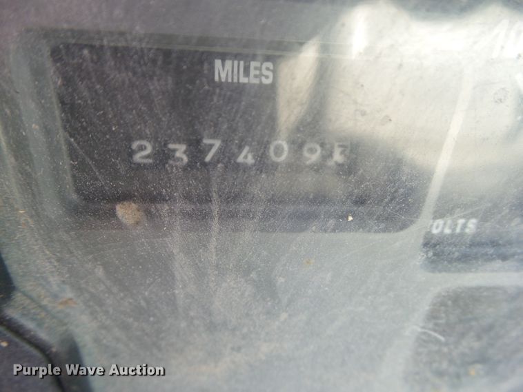 image for item DA7162 2001 International 4700  truck cab and chassis