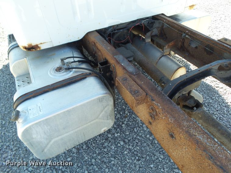 image for item DA7162 2001 International 4700  truck cab and chassis