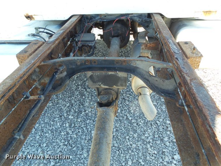 image for item DA7162 2001 International 4700  truck cab and chassis