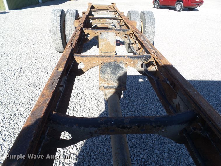 image for item DA7162 2001 International 4700  truck cab and chassis